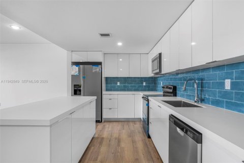 Touwnhouse à louer à Miami, Floride: 3 chambres, 176.51 m2 № 2000178 - photo 4