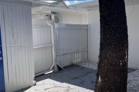 Propiedad comercial en venta en Hollywood, Florida, 371.7 m2 № 1977245 - foto 10