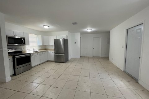 Propiedad comercial en venta en Hollywood, Florida, 371.7 m2 № 1977245 - foto 26