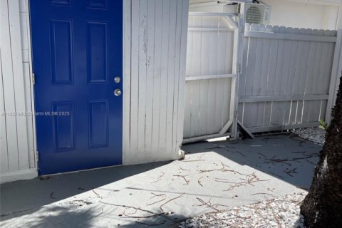 Propiedad comercial en venta en Hollywood, Florida, 371.7 m2 № 1977245 - foto 11