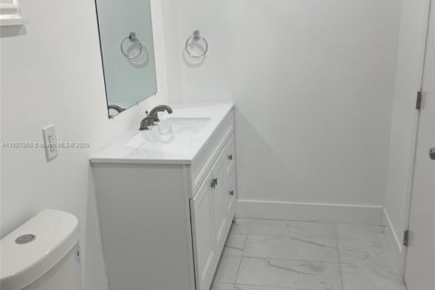 Propiedad comercial en venta en Hollywood, Florida, 371.7 m2 № 1977245 - foto 21