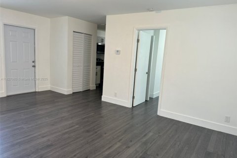 Propiedad comercial en venta en Hollywood, Florida, 371.7 m2 № 1977245 - foto 29