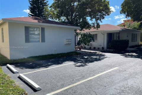 Propiedad comercial en venta en Hollywood, Florida, 371.7 m2 № 1977245 - foto 3