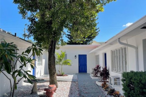 Propiedad comercial en venta en Hollywood, Florida, 371.7 m2 № 1977245 - foto 5