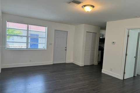 Propiedad comercial en venta en Hollywood, Florida, 371.7 m2 № 1977245 - foto 30