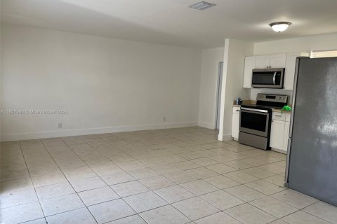 Propiedad comercial en venta en Hollywood, Florida, 371.7 m2 № 1977245 - foto 9