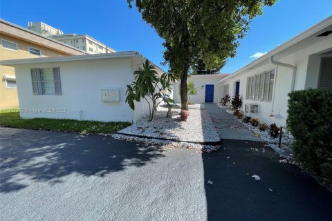 Propiedad comercial en venta en Hollywood, Florida, 371.7 m2 № 1977245 - foto 6