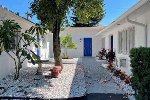 Propiedad comercial en venta en Hollywood, Florida, 371.7 m2 № 1977245 - foto 4