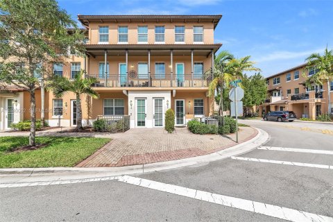 Copropriété à louer à Pembroke Pines, Floride: 3 chambres, 168.8 m2 № 2001917 - photo 2