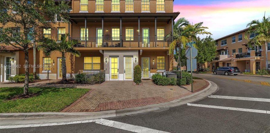 Condo à Pembroke Pines, Floride, 3 chambres  № 2001917