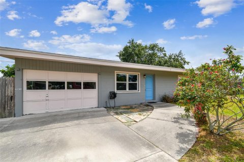 Villa ou maison à vendre à Seminole, Floride: 3 chambres, 163.32 m2 № 1690995 - photo 1