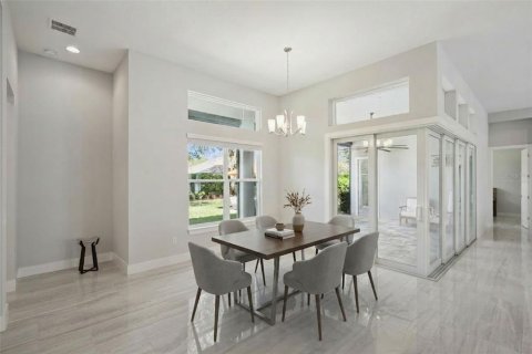 House in Sorrento, Florida 4 bedrooms, 285.3 sq.m. № 2393411 - photo 19