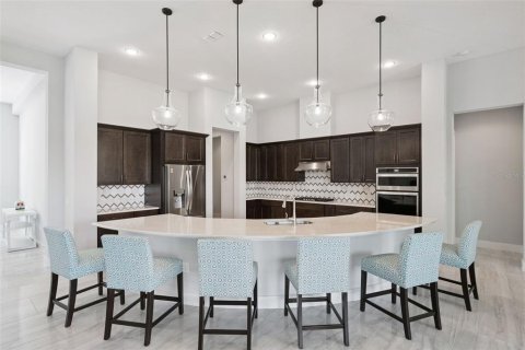 House in Sorrento, Florida 4 bedrooms, 285.3 sq.m. № 2393411 - photo 8