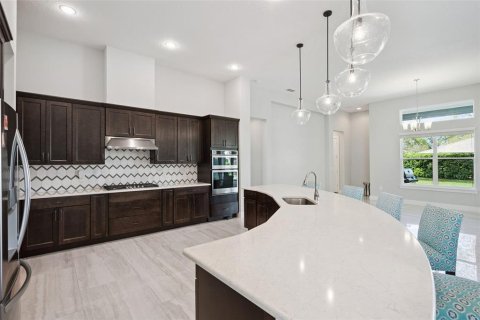 House in Sorrento, Florida 4 bedrooms, 285.3 sq.m. № 2393411 - photo 9