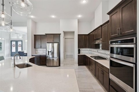 House in Sorrento, Florida 4 bedrooms, 285.3 sq.m. № 2393411 - photo 12