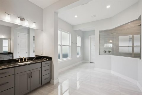 House in Sorrento, Florida 4 bedrooms, 285.3 sq.m. № 2393411 - photo 23