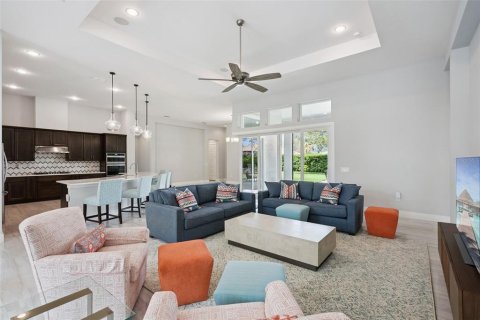 House in Sorrento, Florida 4 bedrooms, 285.3 sq.m. № 2393411 - photo 15
