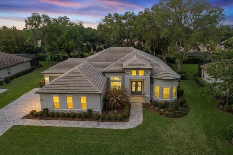 House in Sorrento, Florida 4 bedrooms, 285.3 sq.m. № 2393411