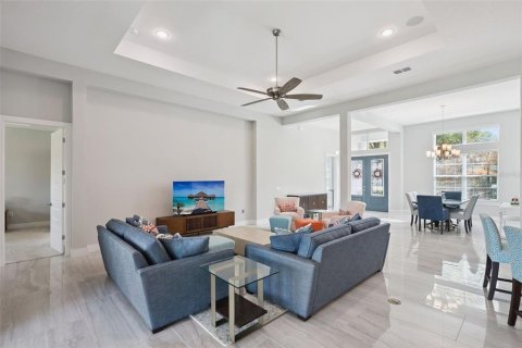 House in Sorrento, Florida 4 bedrooms, 285.3 sq.m. № 2393411 - photo 13
