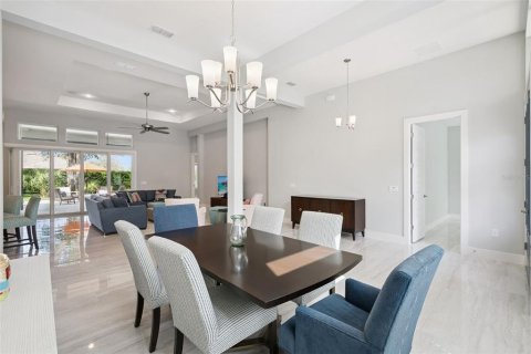 House in Sorrento, Florida 4 bedrooms, 285.3 sq.m. № 2393411 - photo 5