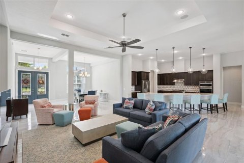 House in Sorrento, Florida 4 bedrooms, 285.3 sq.m. № 2393411 - photo 14
