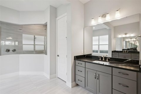 House in Sorrento, Florida 4 bedrooms, 285.3 sq.m. № 2393411 - photo 24