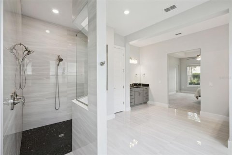 House in Sorrento, Florida 4 bedrooms, 285.3 sq.m. № 2393411 - photo 22