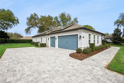 House in Sorrento, Florida 4 bedrooms, 285.3 sq.m. № 2393411 - photo 3