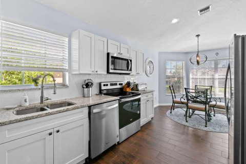 Condo in Palm Beach Gardens, Florida, 3 bedrooms  № 2147121 - photo 6