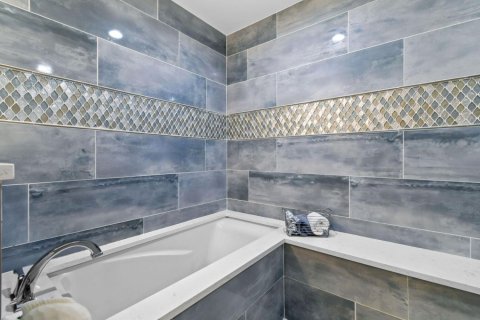 Condo in Palm Beach Gardens, Florida, 3 bedrooms  № 2147121 - photo 13