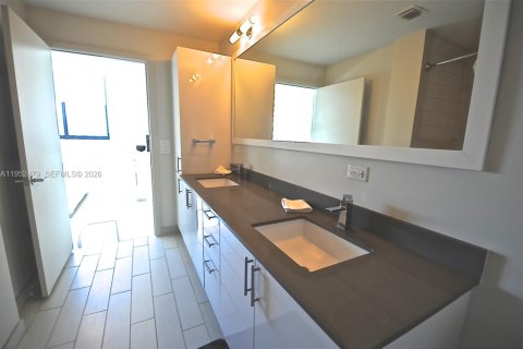 Condominio en alquiler en Miami, Florida, 2 dormitorios, 103.86 m2 № 2007450 - foto 17