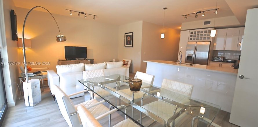 Condominio en Miami, Florida, 2 dormitorios  № 2007450