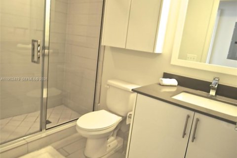 Condominio en alquiler en Miami, Florida, 2 dormitorios, 103.86 m2 № 2007450 - foto 8