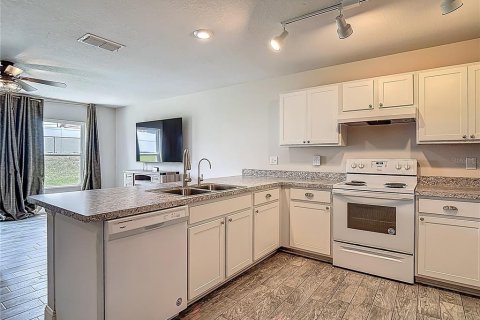 House in Spring Hill, Florida 4 bedrooms, 133.5 sq.m. № 1751553 - photo 16