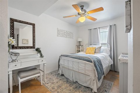 House in Saint Petersburg, Florida 2 bedrooms, 88.26 sq.m. № 2208373 - photo 10