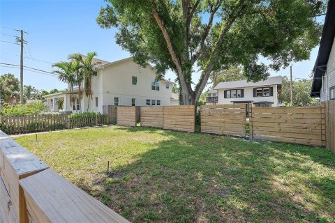 House in Saint Petersburg, Florida 2 bedrooms, 88.26 sq.m. № 2208373 - photo 21