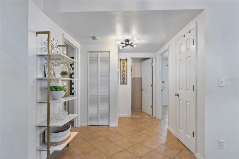 House in Saint Petersburg, Florida 2 bedrooms, 88.26 sq.m. № 2208373 - photo 9