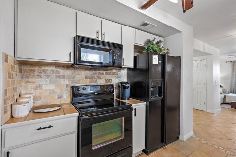 House in Saint Petersburg, Florida 2 bedrooms, 88.26 sq.m. № 2208373 - photo 5