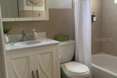 House in Saint Petersburg, Florida 2 bedrooms, 88.26 sq.m. № 2208373 - photo 13