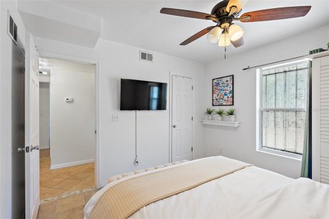 House in Saint Petersburg, Florida 2 bedrooms, 88.26 sq.m. № 2208373 - photo 16