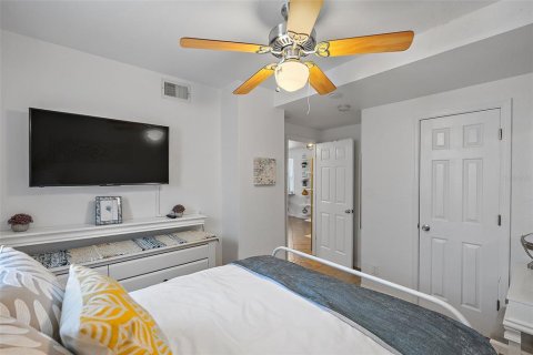 House in Saint Petersburg, Florida 2 bedrooms, 88.26 sq.m. № 2208373 - photo 11