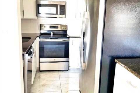 Condominio en venta en Clearwater, Florida, 2 dormitorios, 91.51 m2 № 2148841 - foto 3