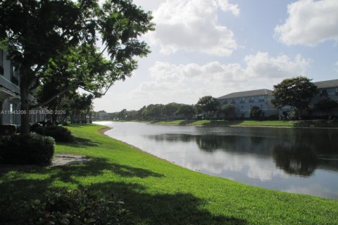 Touwnhouse à vendre à Lauderhill, Floride: 3 chambres, 126.35 m2 № 2009768 - photo 11