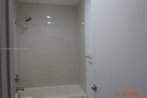 Touwnhouse à vendre à Lauderhill, Floride: 3 chambres, 126.35 m2 № 2009768 - photo 23