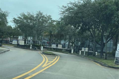 Touwnhouse à vendre à Lauderhill, Floride: 3 chambres, 126.35 m2 № 2009768 - photo 3