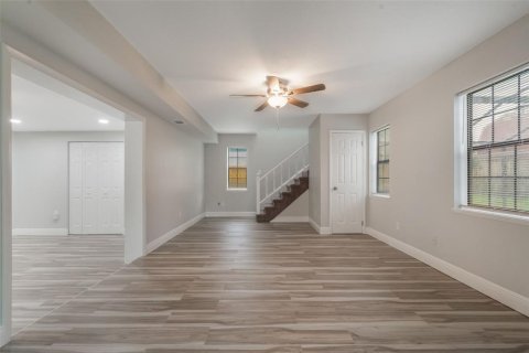 Casa en venta en Orlando, Florida, 4 dormitorios, 215.44 m2 № 1765462 - foto 14
