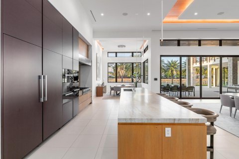 House in Wellington, Florida 6 bedrooms, 752.14 sq.m. № 2189893 - photo 7