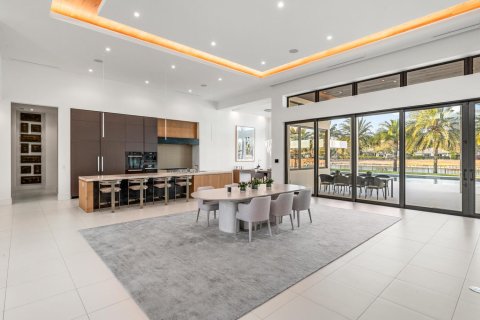 House in Wellington, Florida 6 bedrooms, 752.14 sq.m. № 2189893 - photo 8