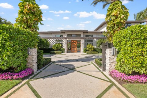 House in Wellington, Florida 6 bedrooms, 752.14 sq.m. № 2189893 - photo 3