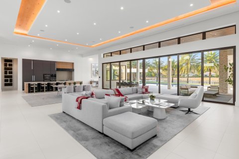 House in Wellington, Florida 6 bedrooms, 752.14 sq.m. № 2189893 - photo 4